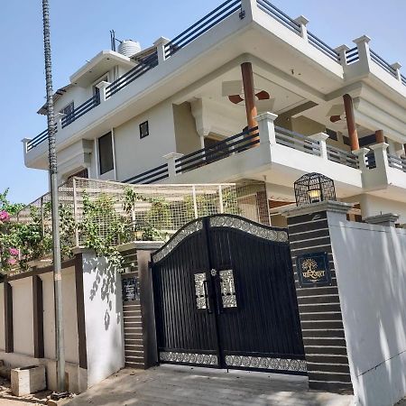 Paarijaat Homestay & Guesthouse Ayodhya Εξωτερικό φωτογραφία