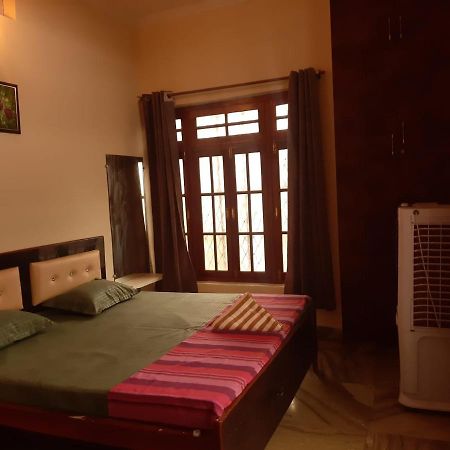 Paarijaat Homestay & Guesthouse Ayodhya Εξωτερικό φωτογραφία