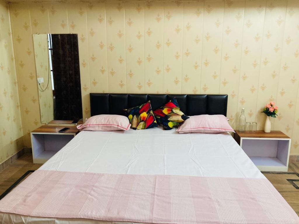 Paarijaat Homestay & Guesthouse Ayodhya Εξωτερικό φωτογραφία